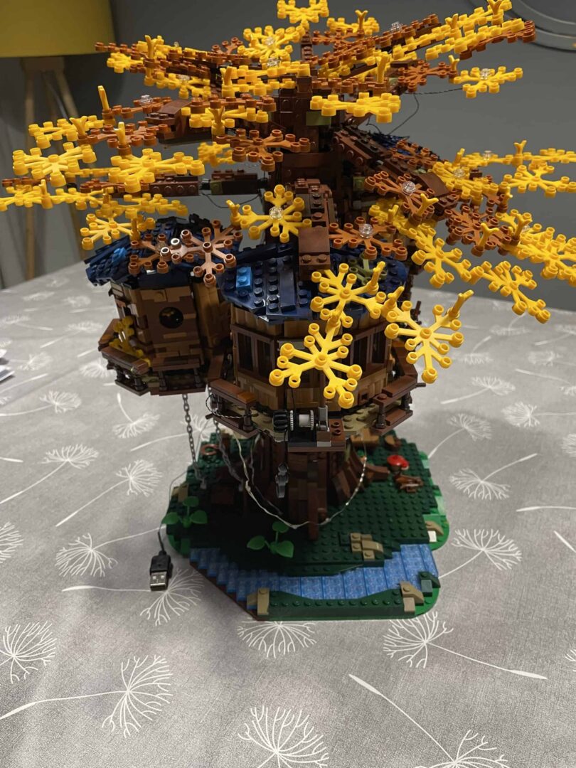 LEGO Treehouse (21318) Lightailing Light Kit Review | LEGO® MOCs With Buiding Instructions / Custom LEGO® Models Photo 01 10 2021 21 31 32
