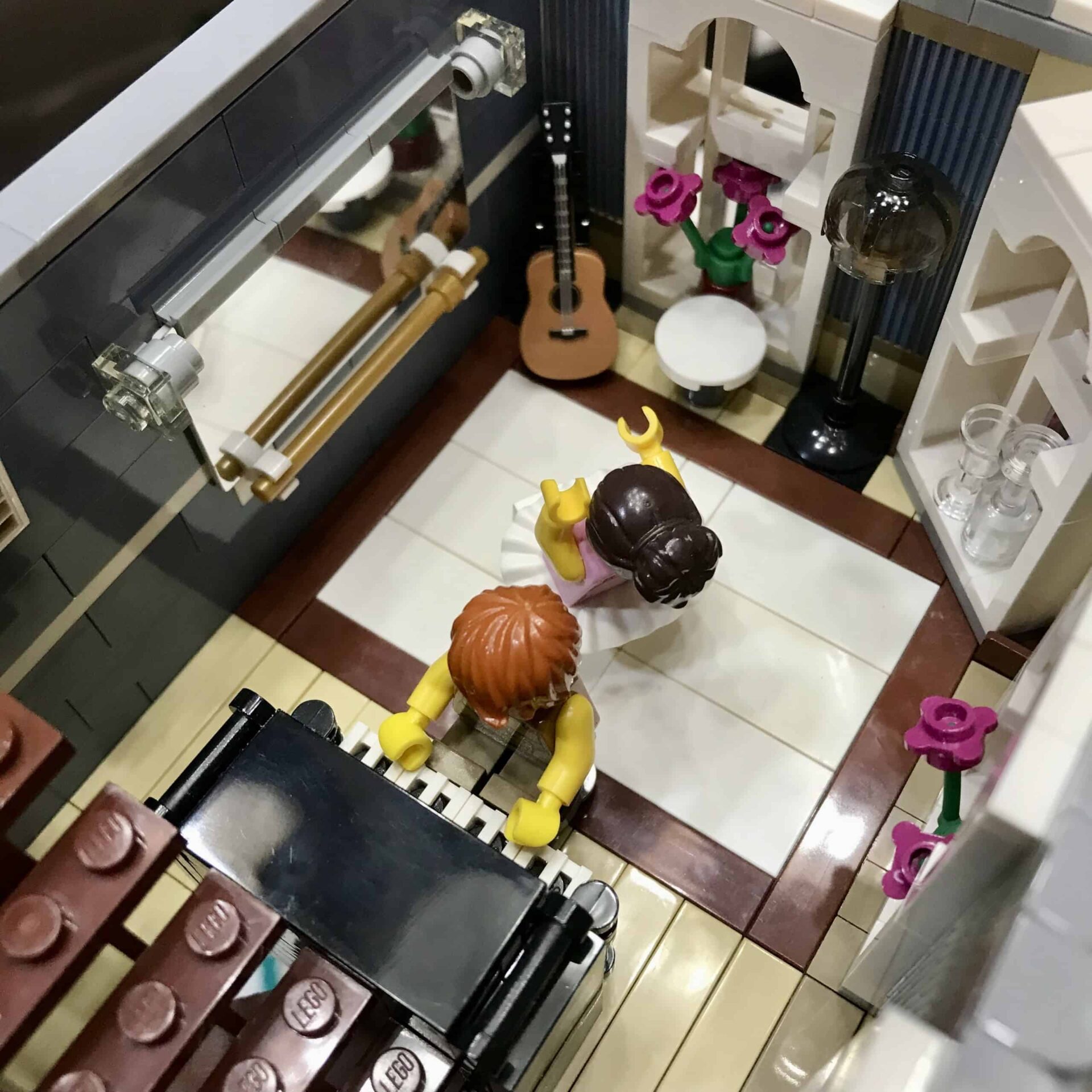 Improving Official LEGO Modular Buildings on a Budget Set 10255 – Assembly Square | Belle-Ve Bricks | LEGO MOCS / Custom MOCs IMPROVING OFFICIAL LEGO MODULAR BUILDINGS ON A BUDGET 10