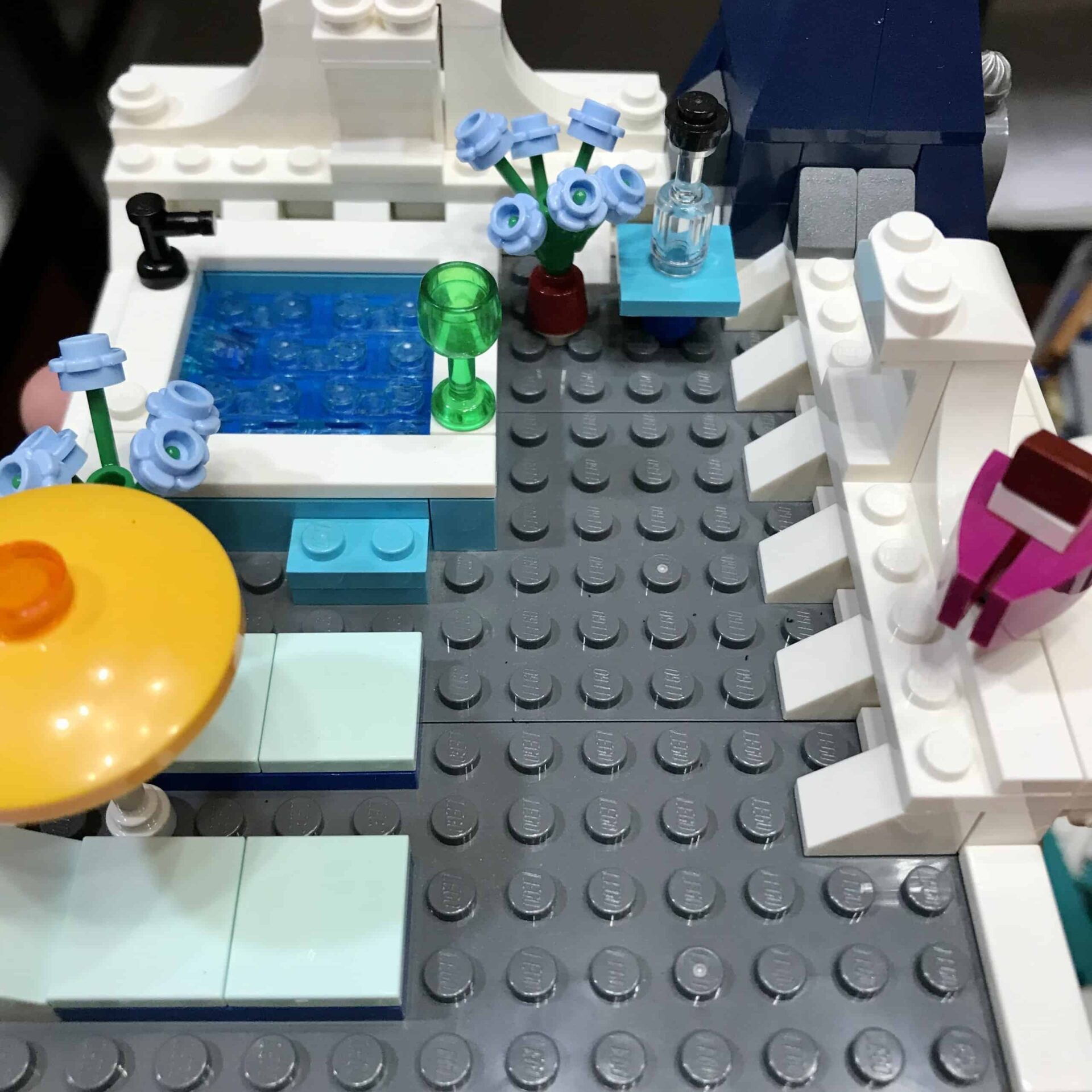 Improving Official LEGO Modular Buildings on a Budget Set 10255 – Assembly Square | Belle-Ve Bricks | LEGO MOCS / Custom MOCs IMPROVING OFFICIAL LEGO MODULAR BUILDINGS ON A BUDGET 11