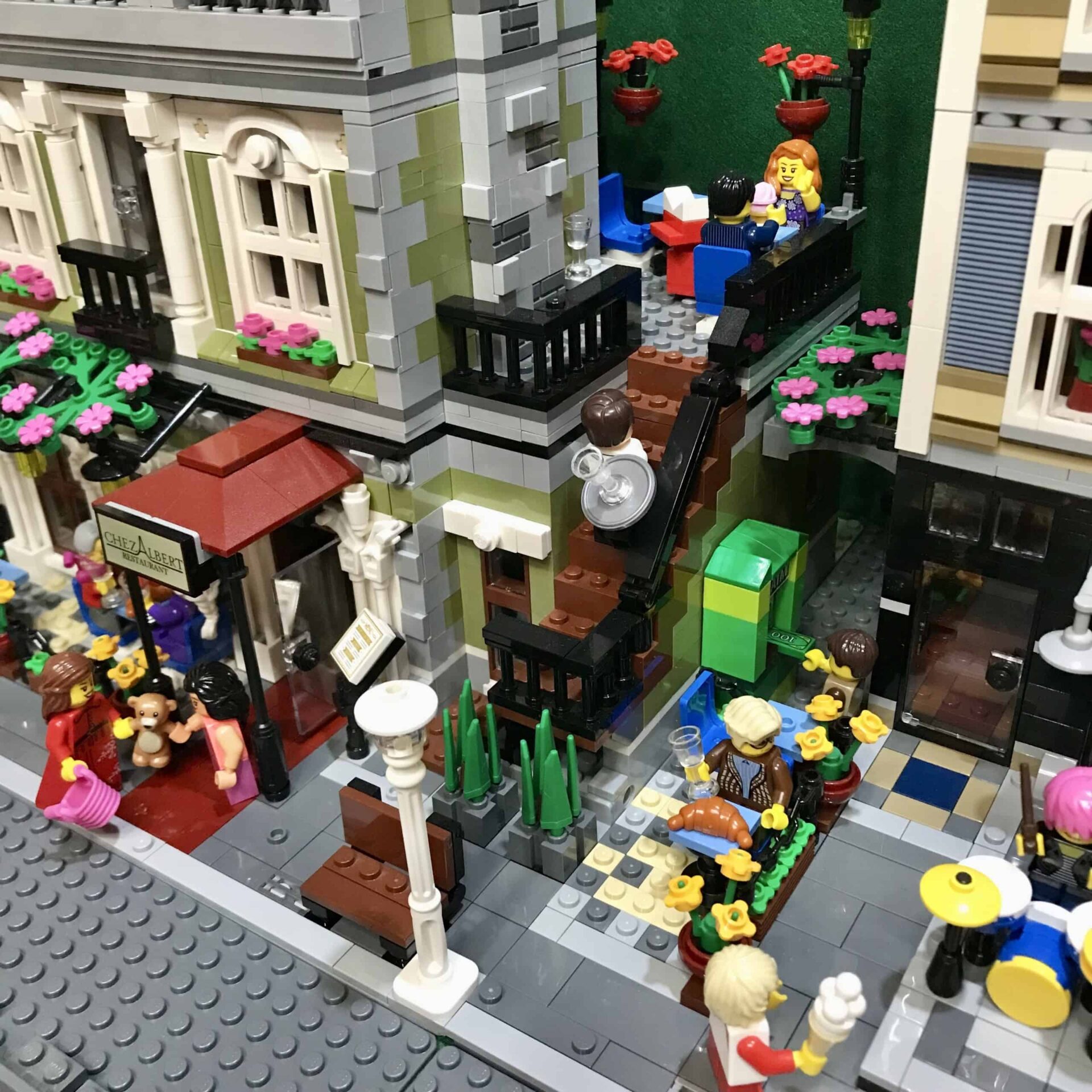 Improving Official LEGO Modular Buildings on a Budget Set 10243 – Parisian Restaurant 2