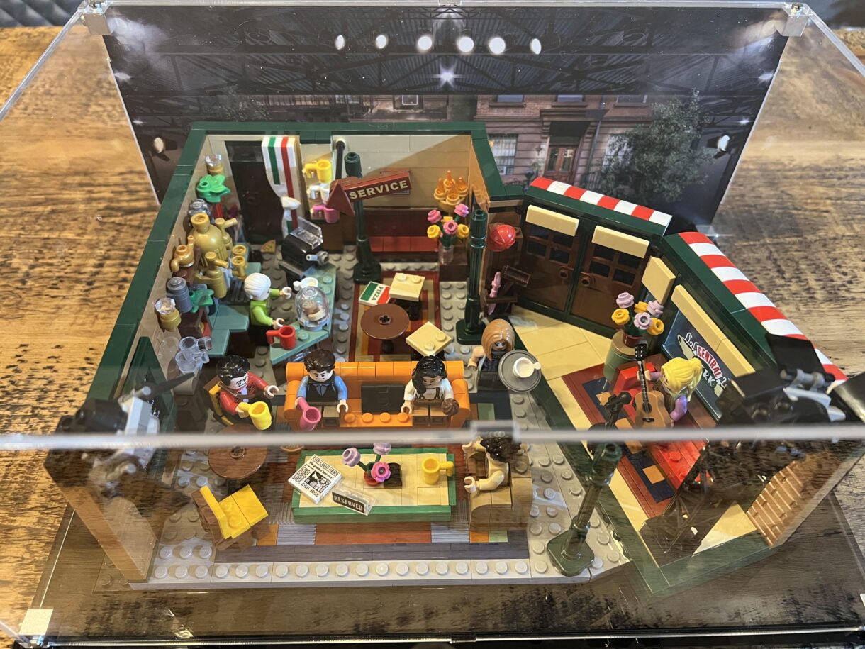 LEGO® Central Perk (21319) BOXXCO Review 3