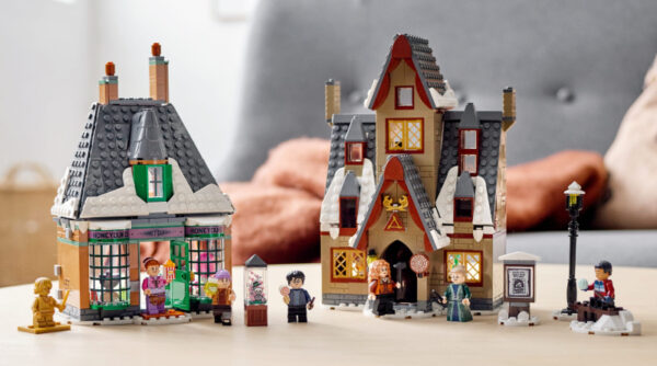 LEGO-Harry-Potter-76388-Hogsmeade-Village-Visit